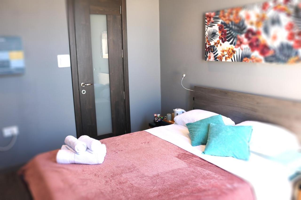 Velleran Accomodation Tarxien Exterior foto